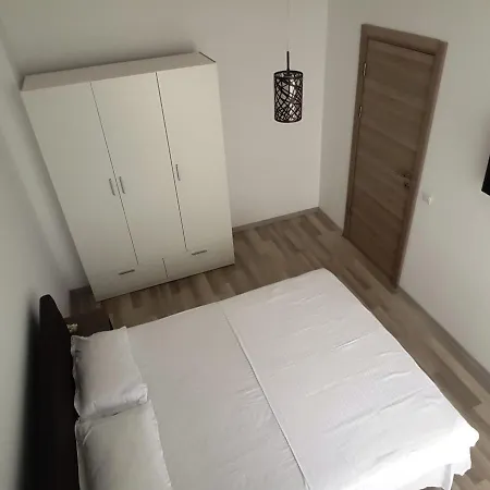 Carla Sea View Summerland Apartment *